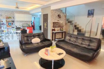 Rawang Kota Emerald Corner House For Sale