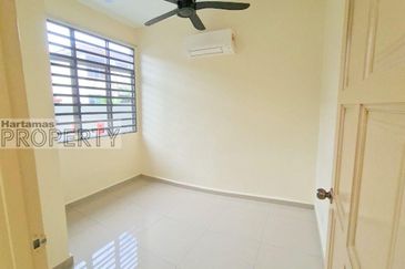 Bukit Beruntung Double Storey House For Rent