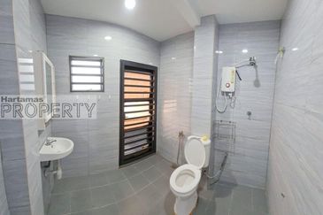 Bukit Beruntung Double Storey House For Rent