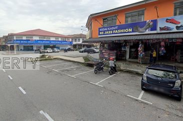 Bukit Beruntung Two Adjoining Shop For sale