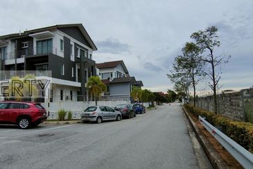 Rawang Bayu Lagenda Corner 2.5 storey house for sale