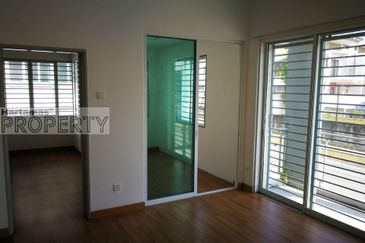 Rawang Bayu Lagenda Corner 2.5 storey house for sale