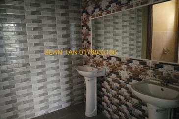 Rawang Mutiara Corner Office to Rent