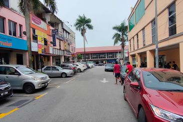 Rawang town ground floor shop for rent