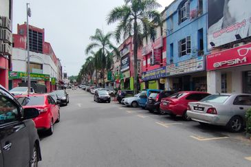 Rawang town ground floor shop for rent