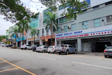 Rawang town ground floor shop for rent