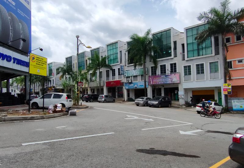 Rawang town ground floor shop for rent