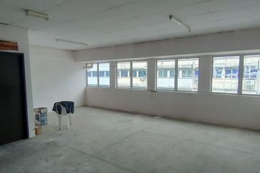 kantan Bukit Beruntung 1.5 sty Factory For Rent