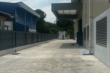 Bukit Beruntung Factory Warehouse For Rent
