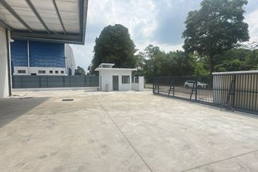 Bukit Beruntung Factory Warehouse For Rent