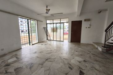 Semarak Bukit Beruntung Corner House For Sales