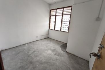 Semarak Bukit Beruntung Corner House For Sales