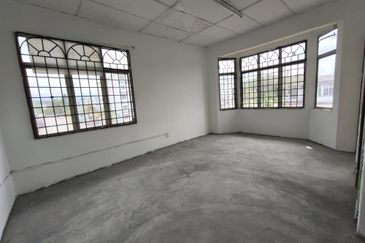 Semarak Bukit Beruntung Corner House For Sales