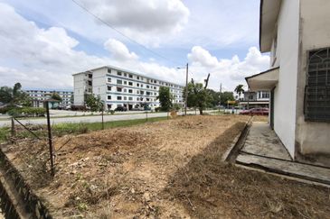 Semarak Bukit Beruntung Corner House For Sales