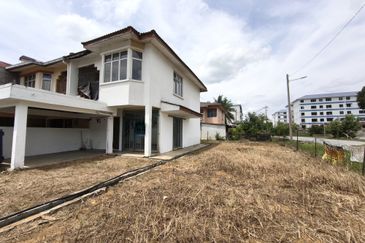 Semarak Bukit Beruntung Corner House For Sales