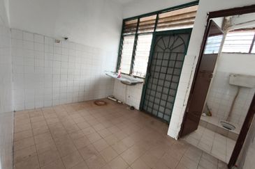 Semarak Bukit Beruntung Corner House For Sales