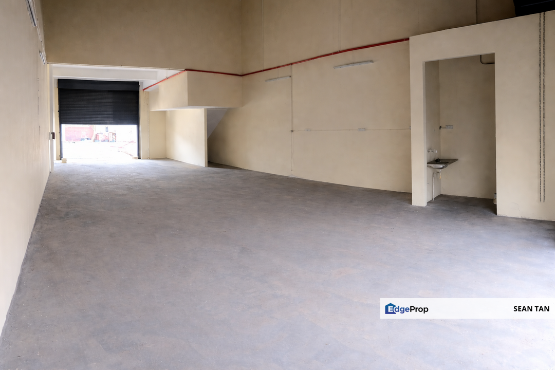 Bukit Beruntung Two Adjoining 1.5 Factory For Rent, Selangor, Rawang