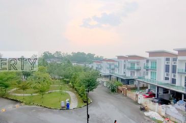 Serendah 2.5 Storey Semi-D For Sale