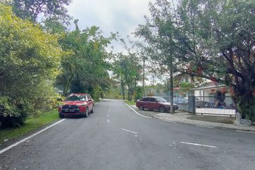 Jalan Anggerik Bukit Sentosa Rawang 2 Sty Corner House For Sale