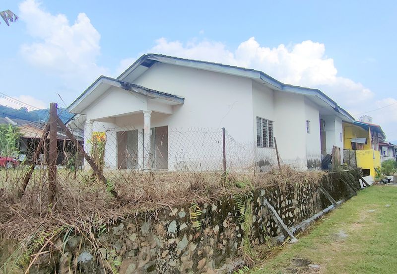 Serendah Single Storey Corner House For Sale
