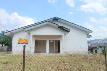 Serendah Single Storey Corner House For Sale