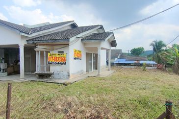Serendah Single Storey Corner House For Sale