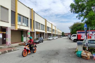 2-Storey Corner Shop at Adenium Business Park For rent