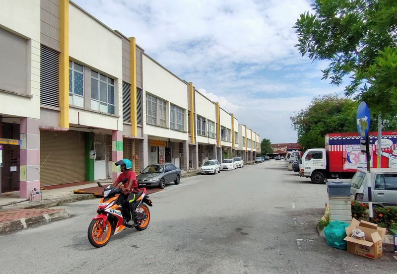 2-Storey Corner Shop at Adenium Business Park For rent