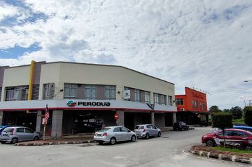 2-Storey Corner Shop at Adenium Business Park For rent