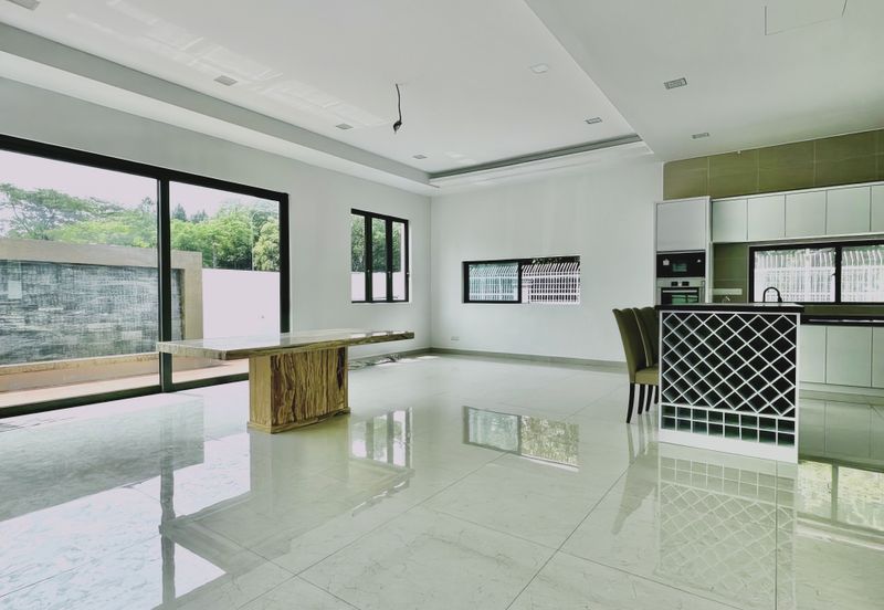 For Sale: Luxurious 3-Storey Bungalow @ Subang Heights East - Freehold!