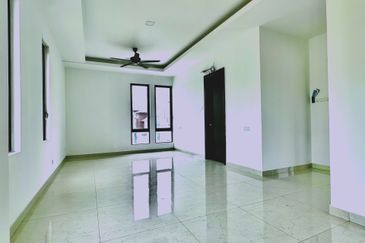 For Sale: Luxurious 3-Storey Bungalow @ Subang Heights East - Freehold!