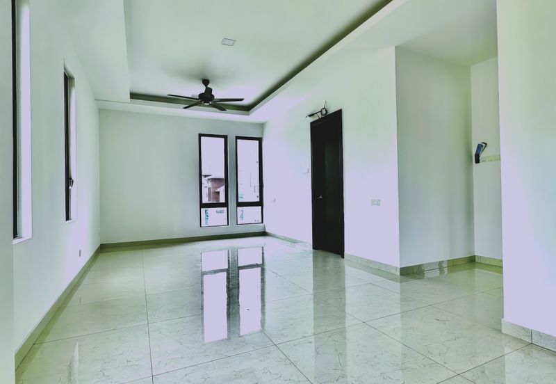 For Sale: Luxurious 3-Storey Bungalow @ Subang Heights East - Freehold!