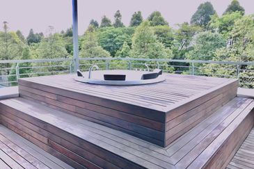 For Sale: Luxurious 3-Storey Bungalow @ Subang Heights East - Freehold!