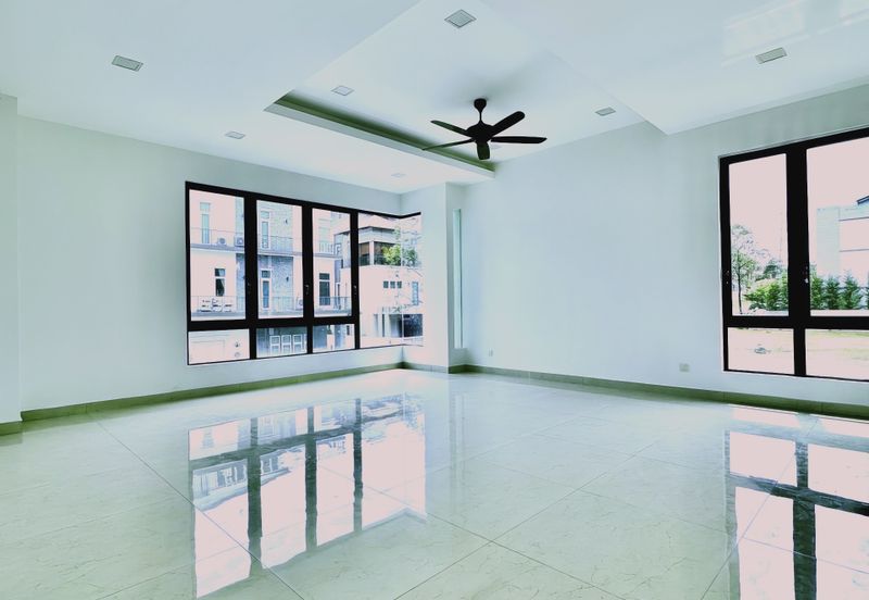 For Sale: Luxurious 3-Storey Bungalow @ Subang Heights East - Freehold!