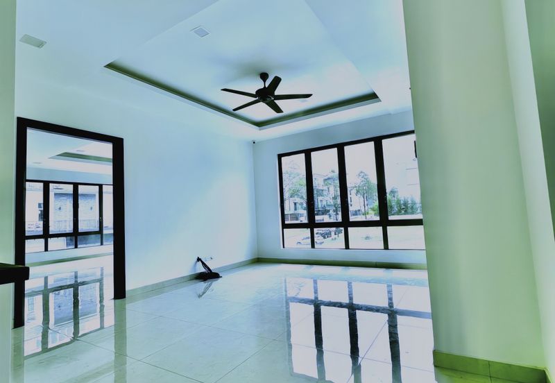 For Sale: Luxurious 3-Storey Bungalow @ Subang Heights East - Freehold!