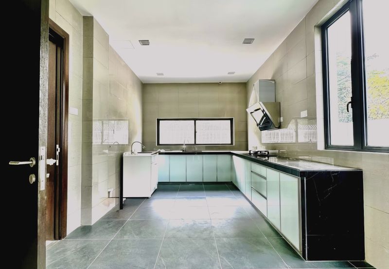 For Sale: Luxurious 3-Storey Bungalow @ Subang Heights East - Freehold!