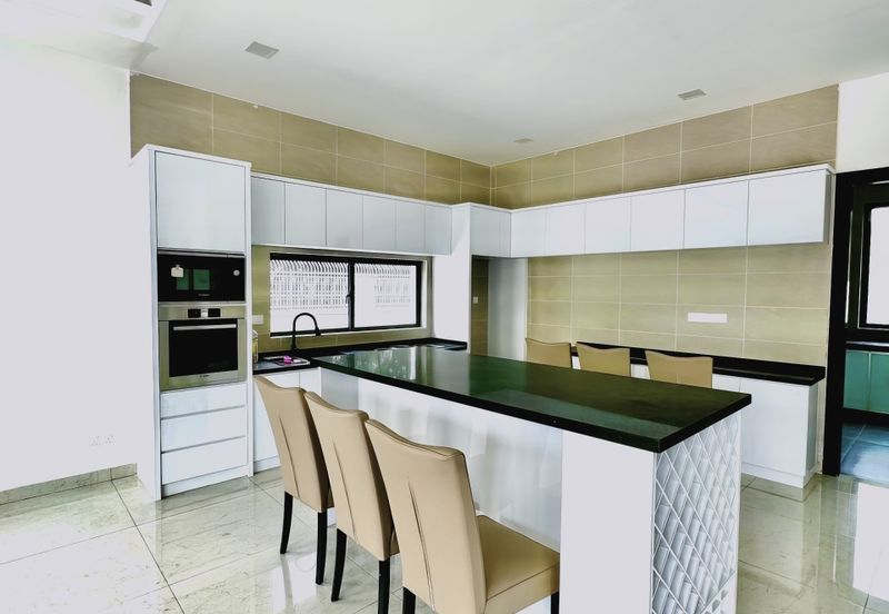 For Sale: Luxurious 3-Storey Bungalow @ Subang Heights East - Freehold!