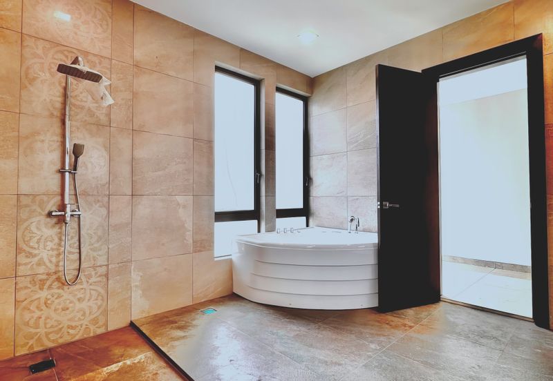 For Sale: Luxurious 3-Storey Bungalow @ Subang Heights East - Freehold!