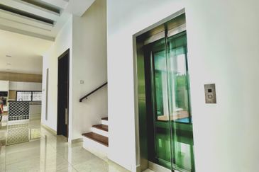 For Sale: Luxurious 3-Storey Bungalow @ Subang Heights East - Freehold!