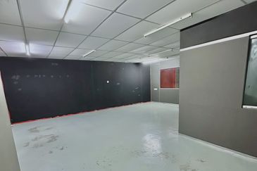 For Rent: Light Industrial Factory in Prime Senawang Location