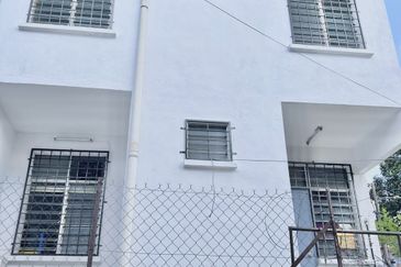 Spacious 2.5-Storey Corner Terrace for Sale in Saujana Damansara