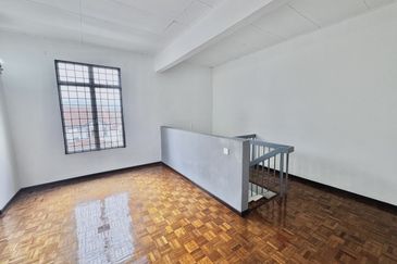 Spacious 2.5-Storey Corner Terrace for Sale in Saujana Damansara