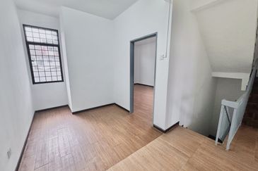 Spacious 2.5-Storey Corner Terrace for Sale in Saujana Damansara