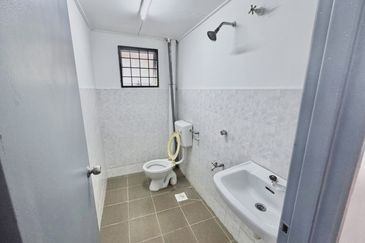 Spacious 2.5-Storey Corner Terrace for Sale in Saujana Damansara