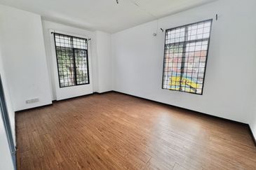 Spacious 2.5-Storey Corner Terrace for Sale in Saujana Damansara