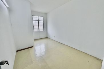 Spacious 2.5-Storey Corner Terrace for Sale in Saujana Damansara