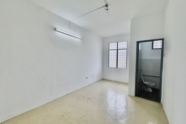 Spacious 2.5-Storey Corner Terrace for Sale in Saujana Damansara