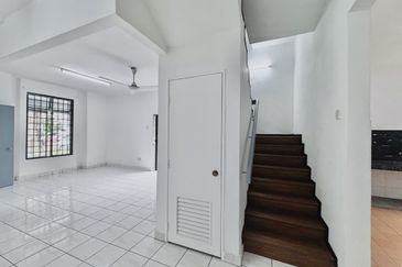 Spacious 2.5-Storey Corner Terrace for Sale in Saujana Damansara