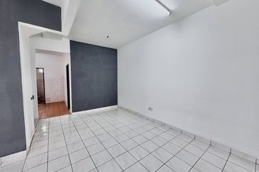 Spacious 2.5-Storey Corner Terrace for Sale in Saujana Damansara