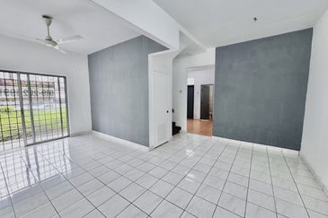 Spacious 2.5-Storey Corner Terrace for Sale in Saujana Damansara